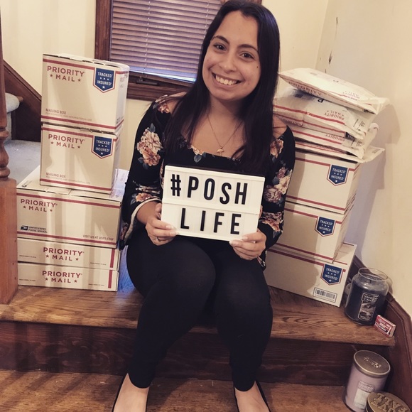 Meet your Posher, Justine - Picture 2 of 3